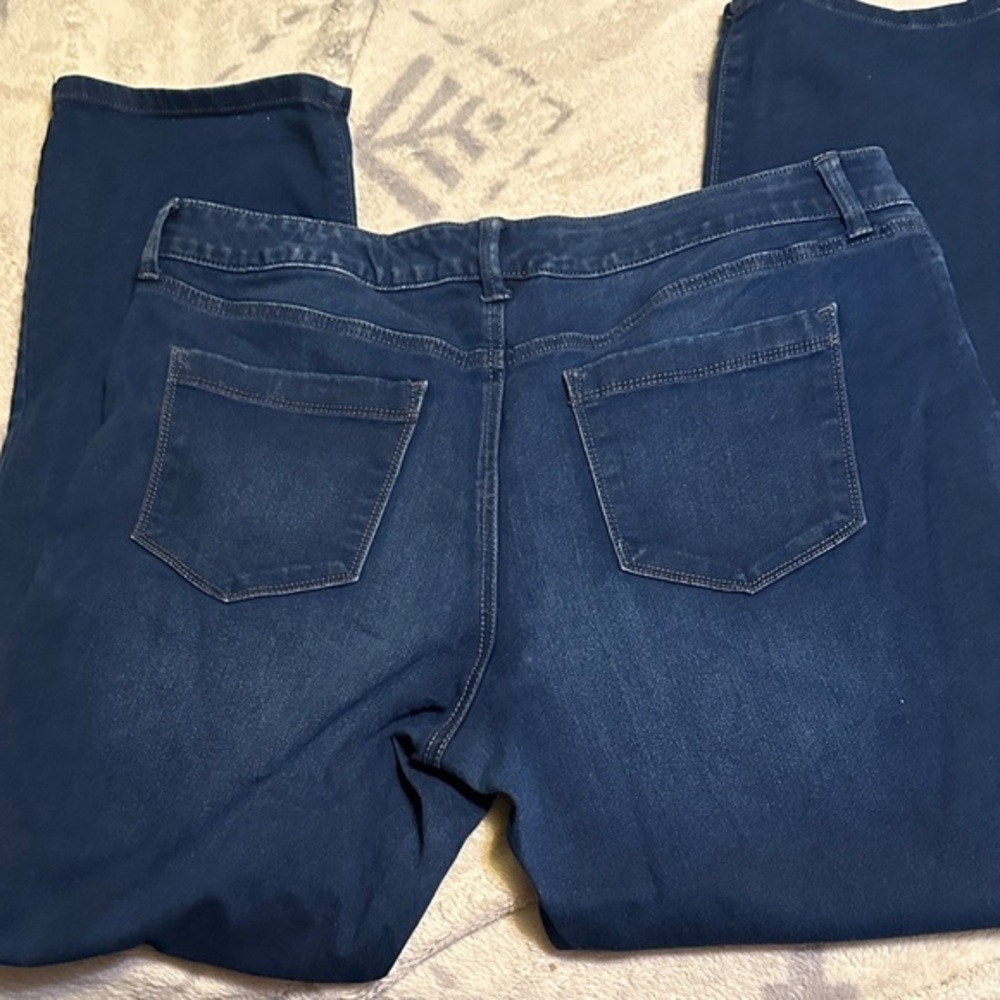 A86.  Bandolino AMY Women's Dark Blue Straight Leg Jeans size 14